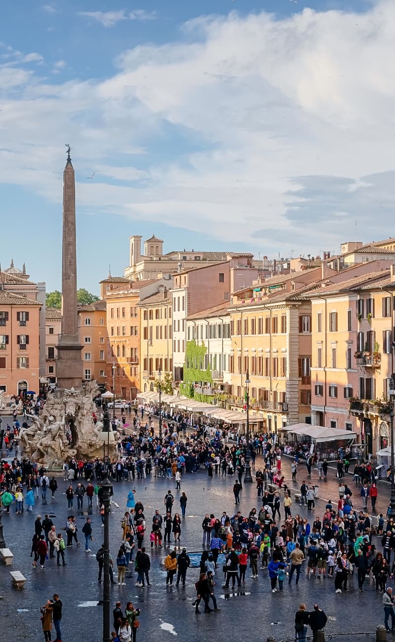 ナヴォーナ広場バロックの巨匠ベルニーニの傑作「四大河の噴水」を望む憩いの広場 storiaunica