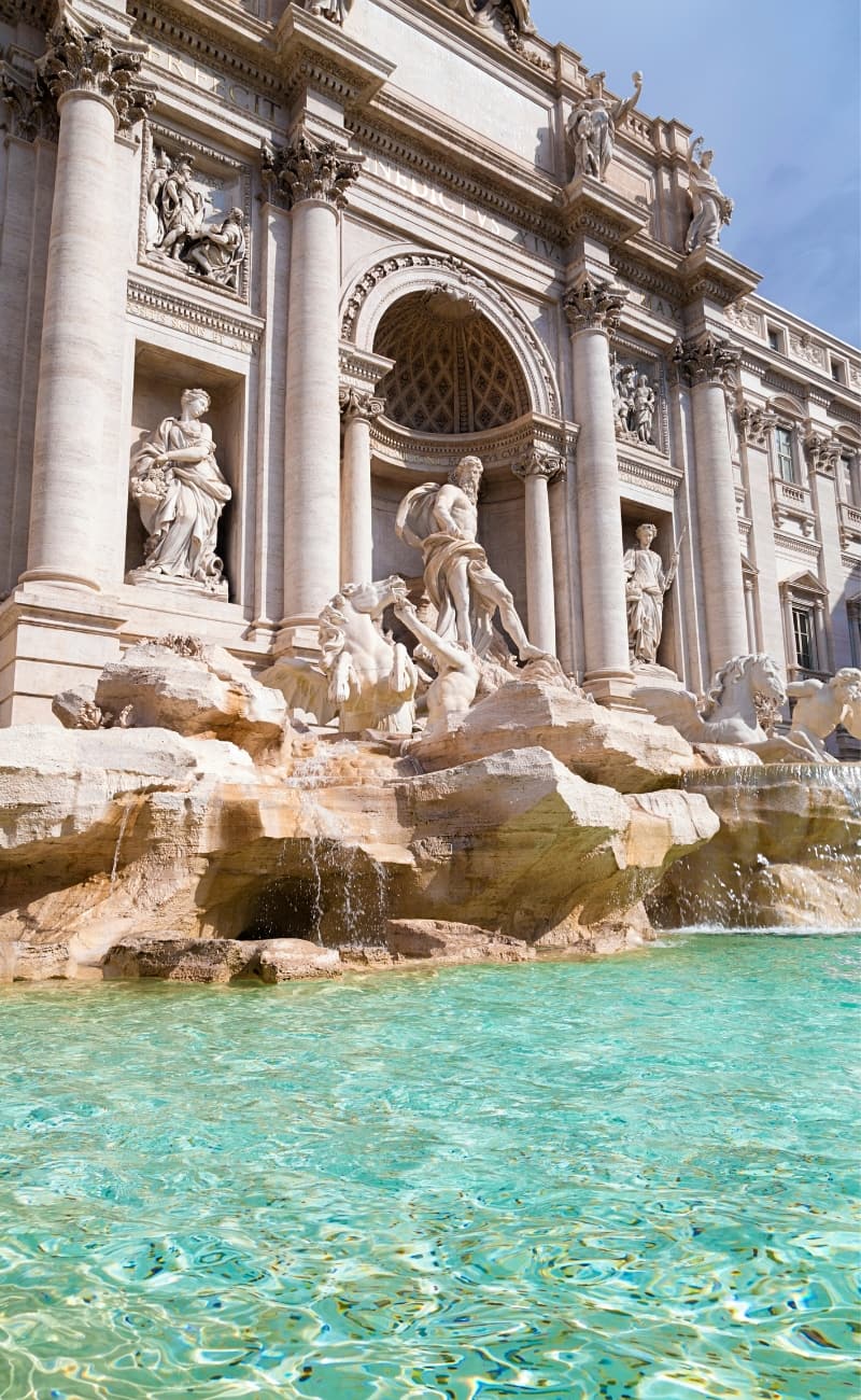 トレヴィの泉渾身のバロック噴水は、コイン投げで有名な大人気の観光スポット | storiaunica
